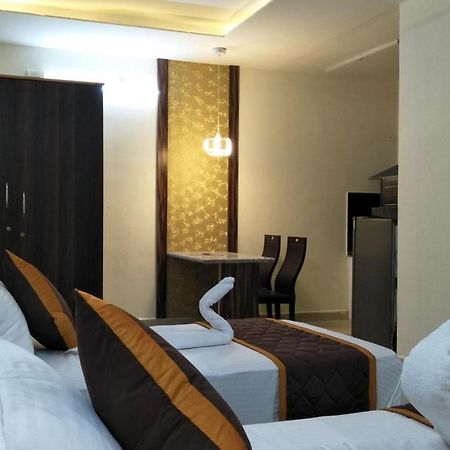 Kingsburyfiesta Hotel Велор Екстериор снимка