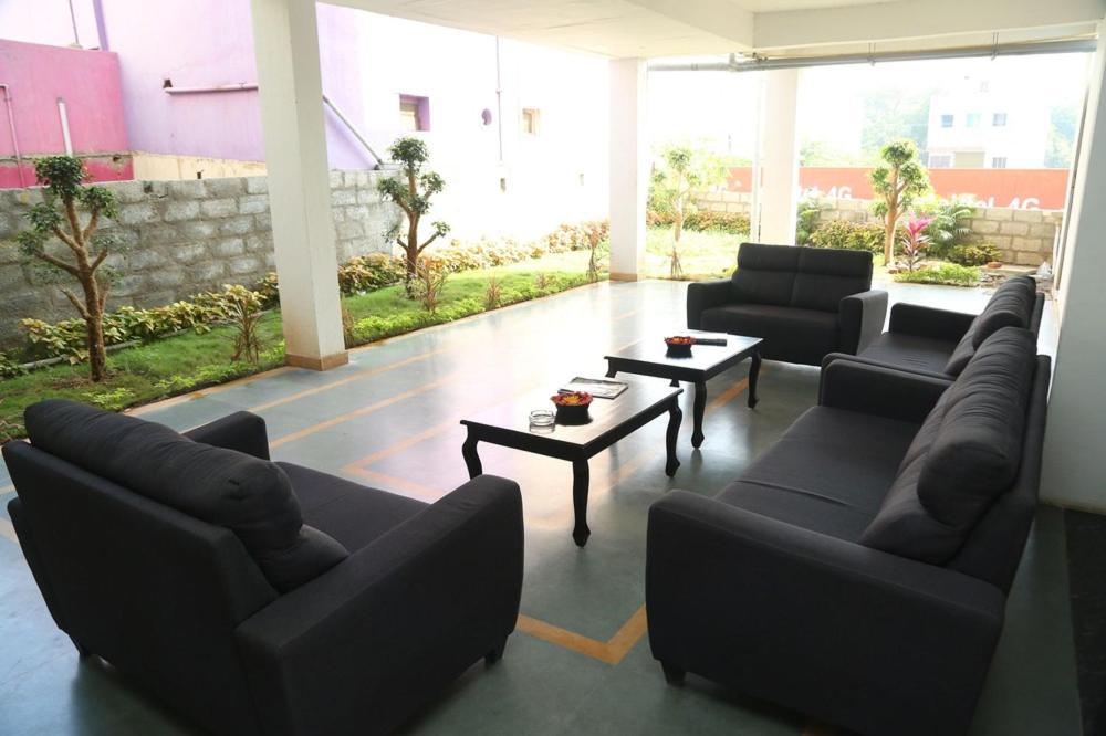 Kingsburyfiesta Hotel Велор Екстериор снимка