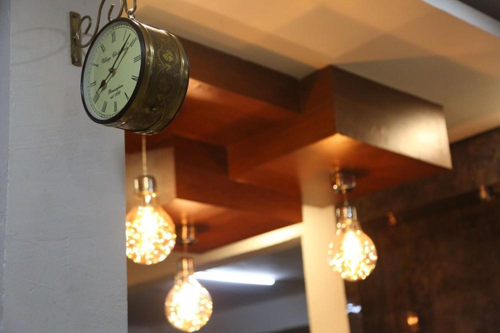 Kingsburyfiesta Hotel Велор Екстериор снимка