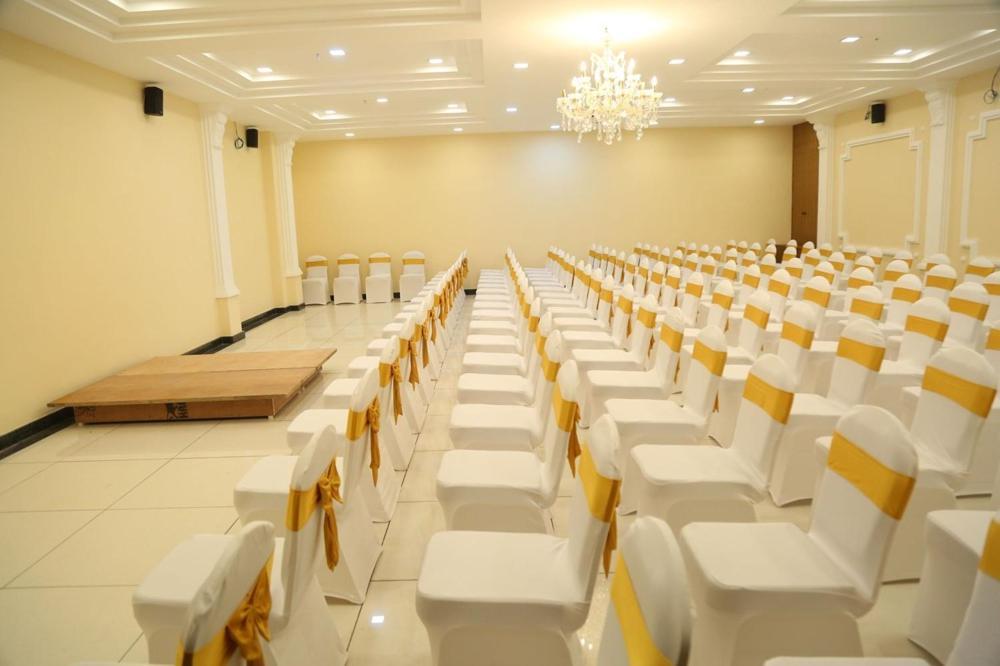 Kingsburyfiesta Hotel Велор Екстериор снимка